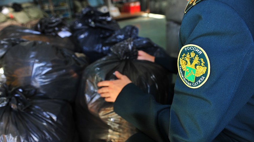 Главная картинка новости: Бывшего таможенника из Новороссийска задержали за взятку