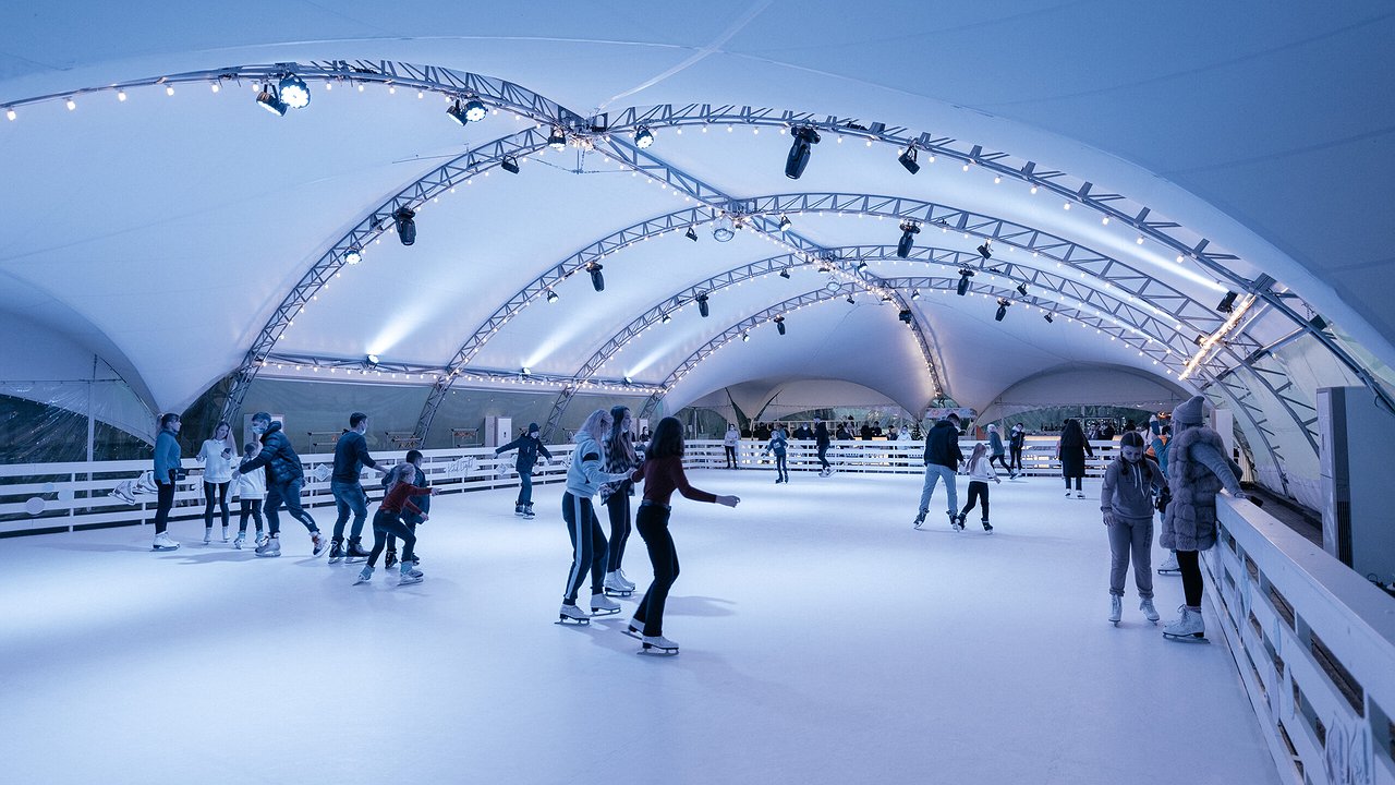 Главная картинка новости: В Абрау-Дюрсо на выходных откроется каток