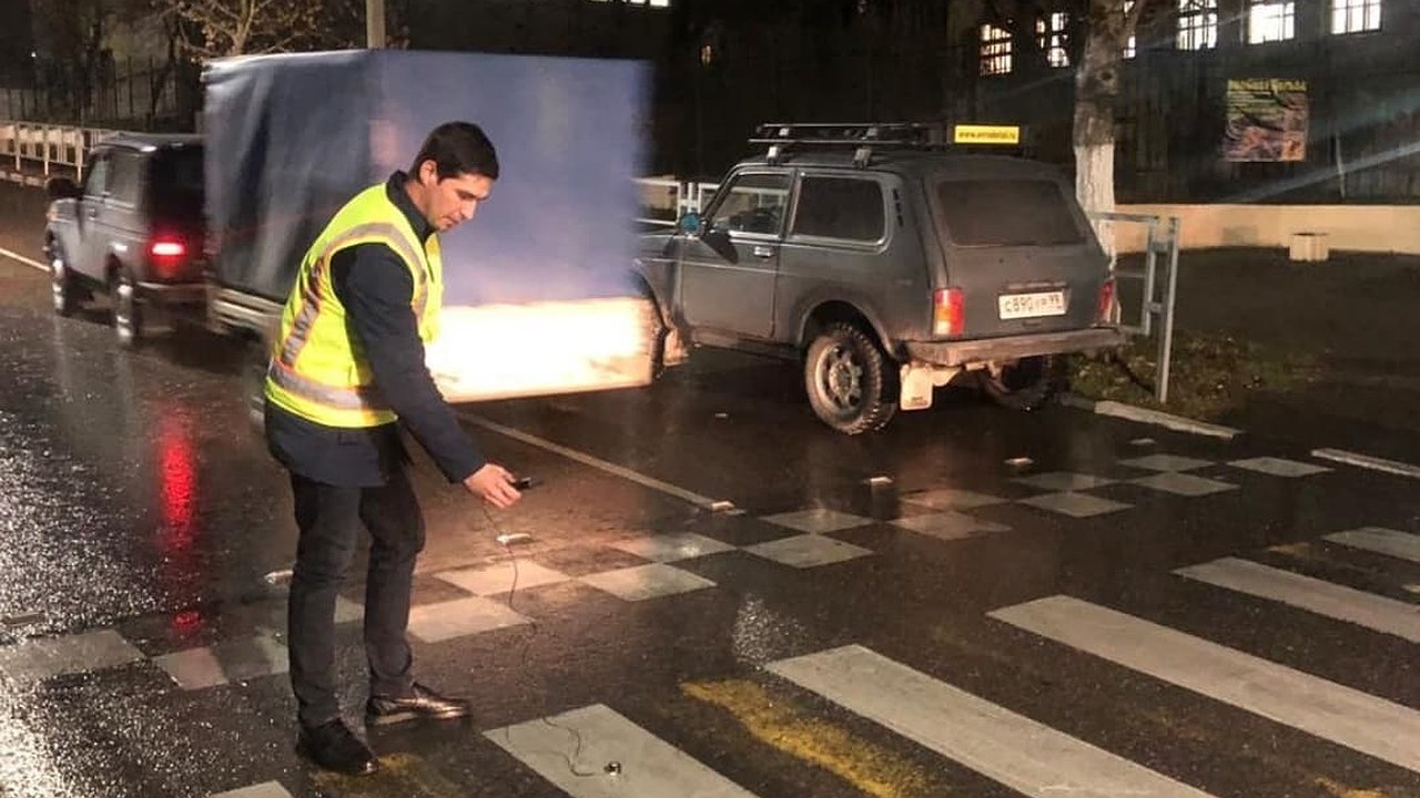 Главная картинка новости: В следующем году в Новороссийске оборудуют освещение над 20 «зебрами»