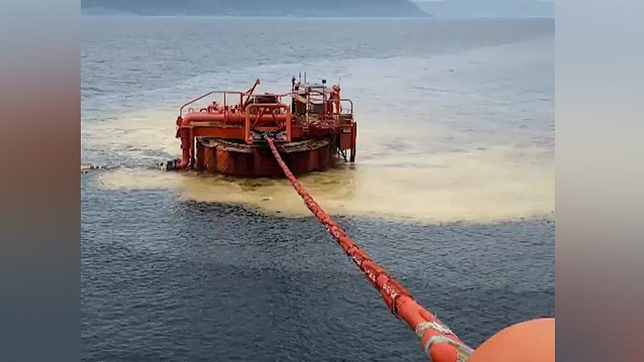 Главная картинка новости: Росприроднадзор подал иск к КТК по разливу нефти под Новороссийском