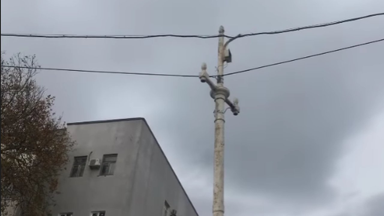 Главная картинка новости: В Восточном районе Новороссийска сохранились 70-летние фонарные столбы