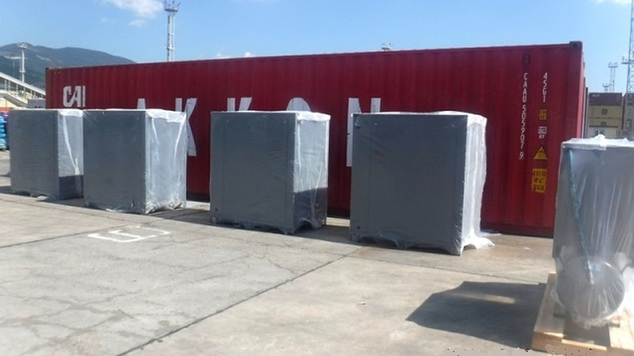 Главная картинка новости: Через Новороссийскую таможню пытались провезти запрещенные товары стоимостью 25 миллионов