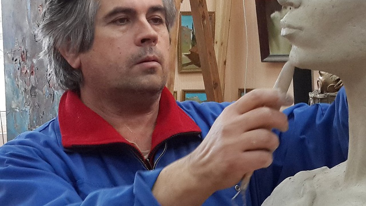 Главная картинка новости: Скульптор Геннадий Панько мечтает подарить городу любовь