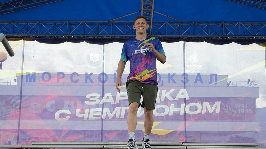Главная картинка новости: На набережной Новороссийска «Зарядку с чемпионом» проведет боец ММА Сергей Хандожко