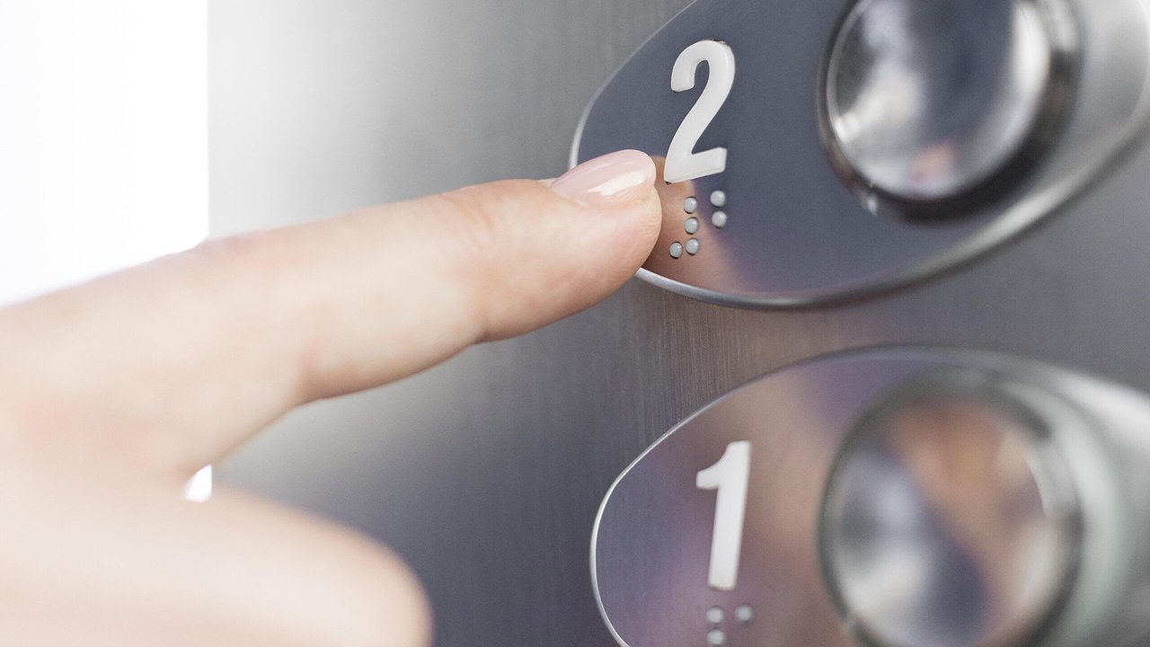 Главная картинка новости: Следком проведет проверку по факту сломанного лифта в Новороссийске