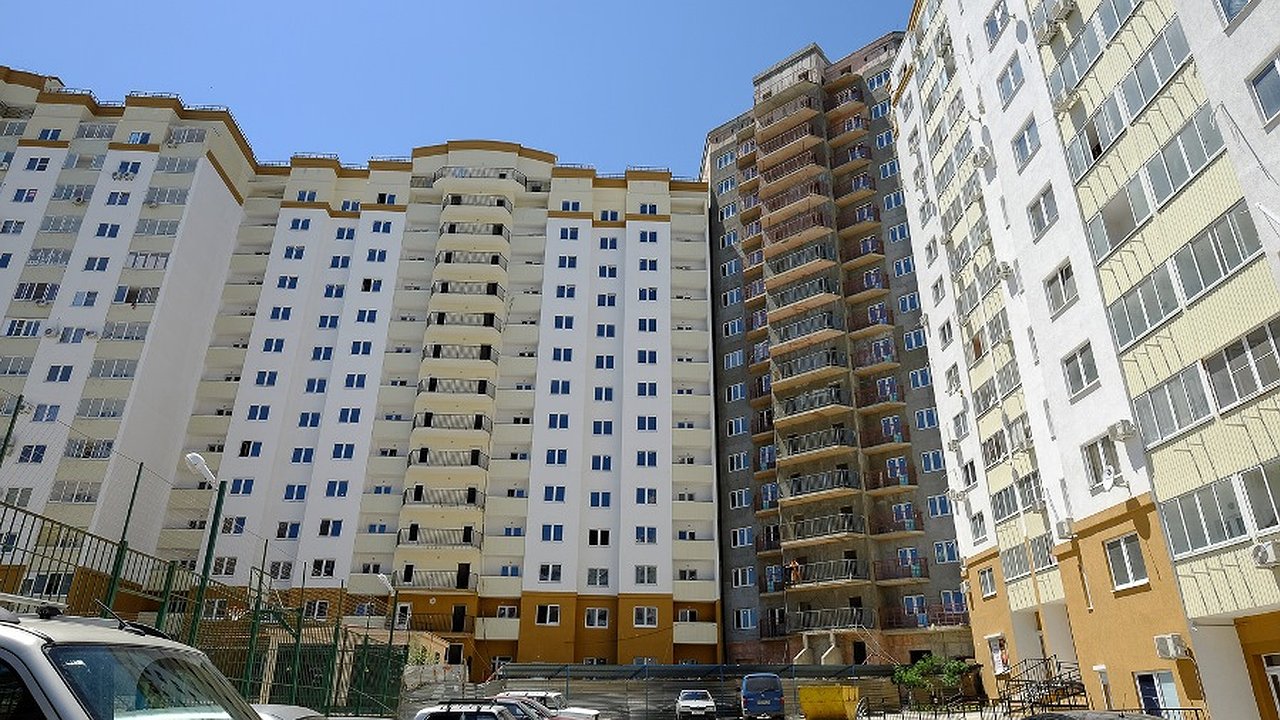 Главная картинка новости: Новороссийск стал лидером в рейтинге по росту цен на «двушки»