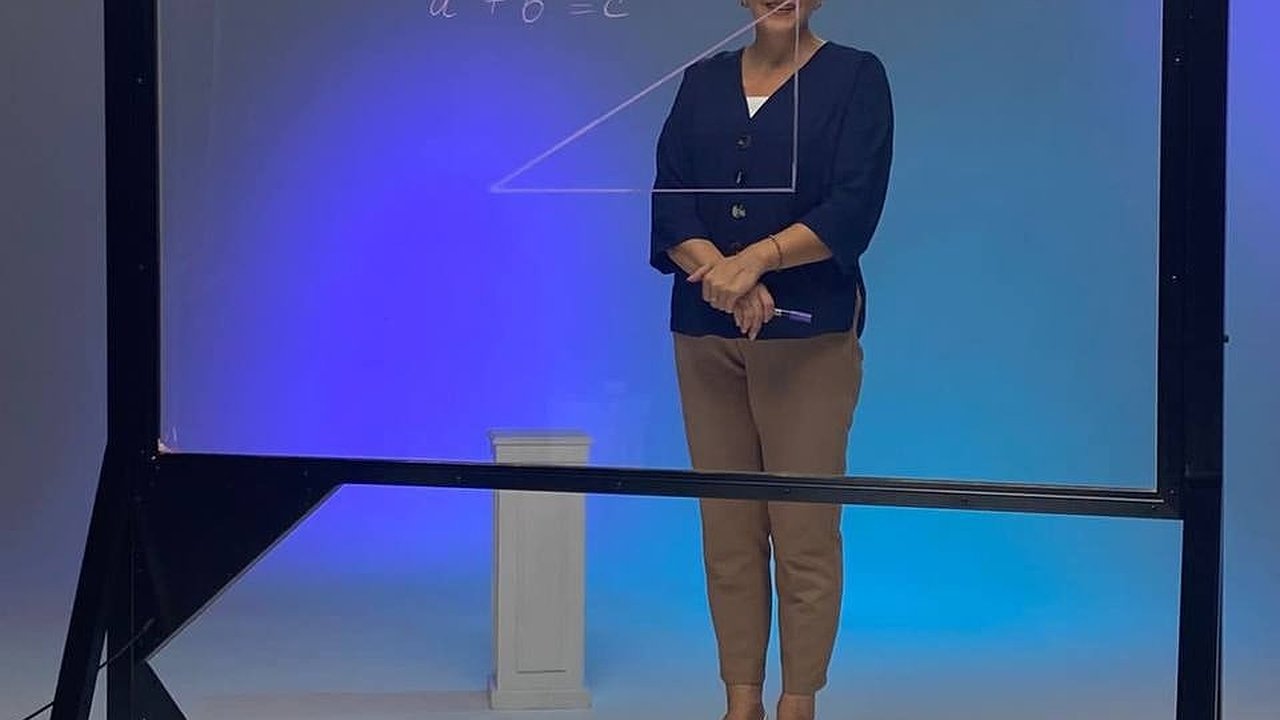 Главная картинка новости: Учитель из Новороссийска прошла в полуфинал проекта «Классная тема». Видео