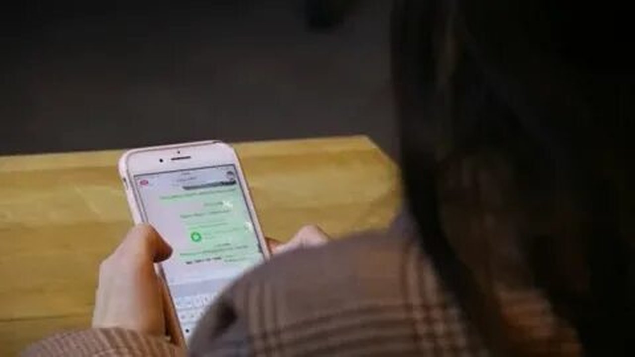 Главная картинка новости: Простая схема и много проблем. Мошенники обманывают людей в WhatsApp