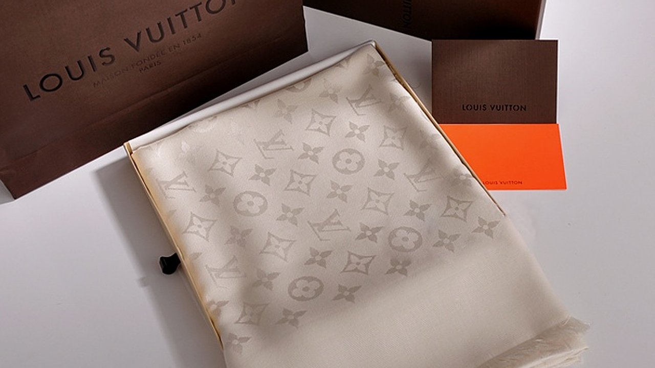 Главная картинка новости: Новороссийского предпринимателя осудили за фальшивые Louis Vuitton и Hermes