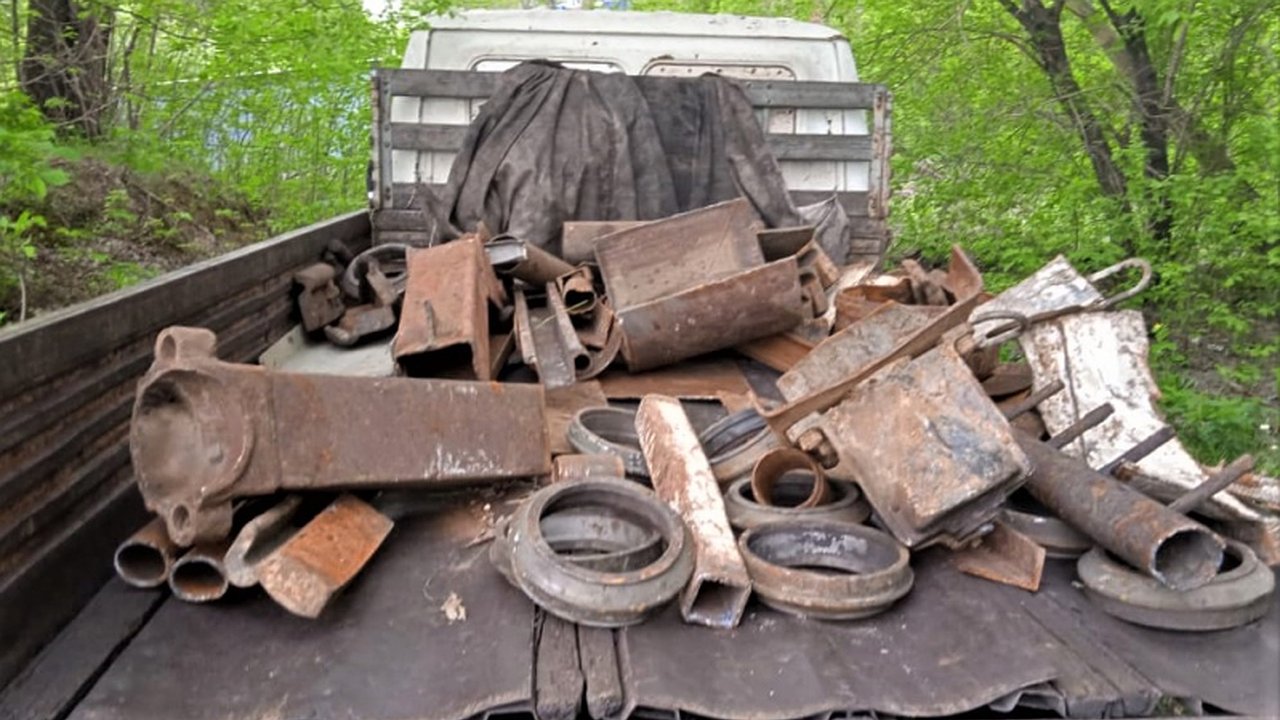 Главная картинка новости: Двое новороссийцев вынесли 300 килограммов металла со двора частного дома