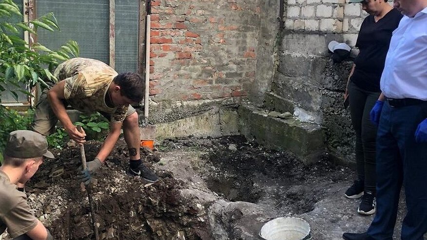 Главная картинка новости: Новороссийка нашла в своем огороде останки времен войны