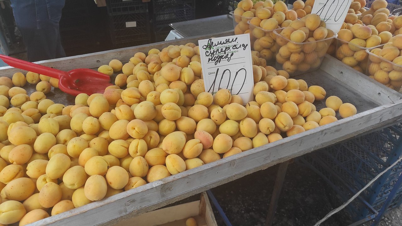 Главная картинка новости: Витамины на зиму. Во сколько новороссийцам обойдутся хрустящие огурцы и абрикосовый джем?