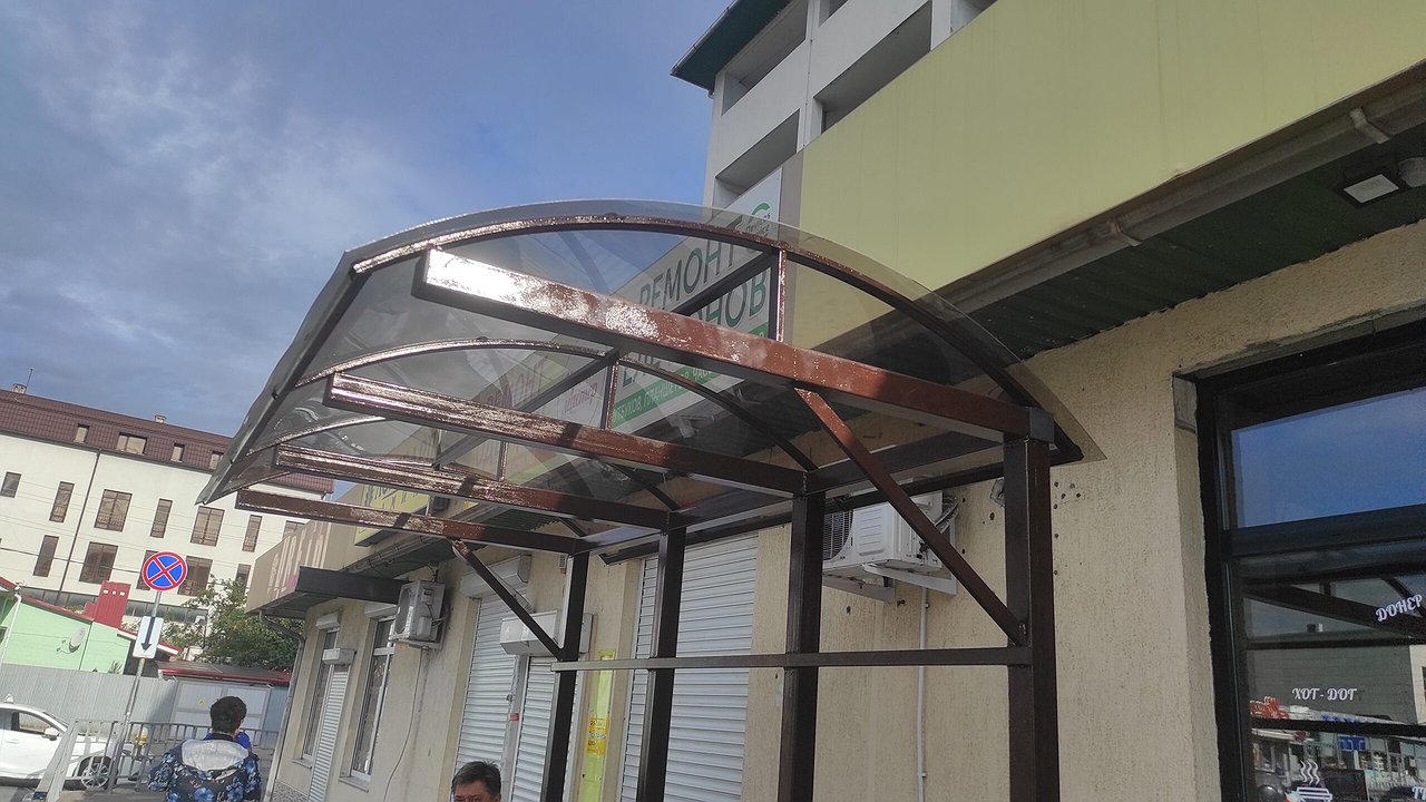 Главная картинка новости: После жалоб новороссийцев на улице Сипягина оборудовали остановку