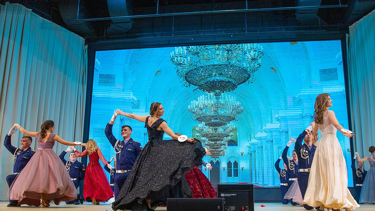 Главная картинка новости: Новороссийская десантница боролась за корону на конкурсе красоты и поразила столичного шеф-повара. Что она приготовила?