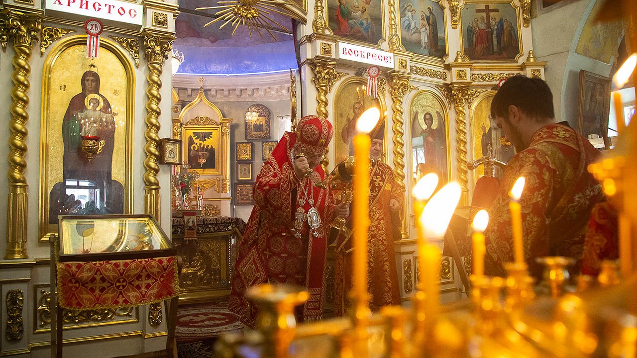 Главная картинка новости: В Новороссийске православные верующие отмечают Радоницу