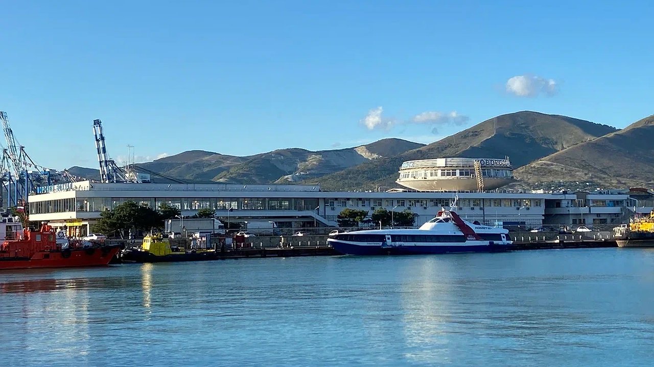 Главная картинка новости: Морскую навигацию из Новороссийска в Сочи продлили до 7 октября