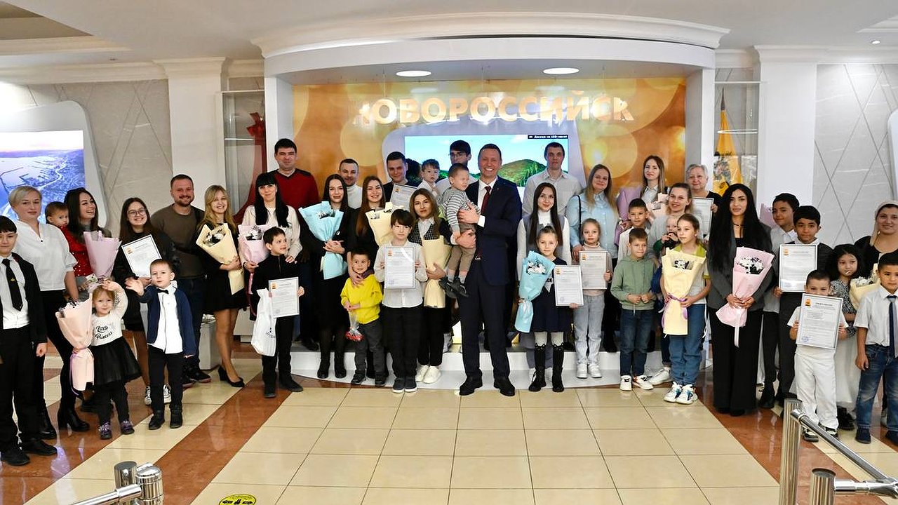 Главная картинка новости: Новороссийские семьи получили новое жилье