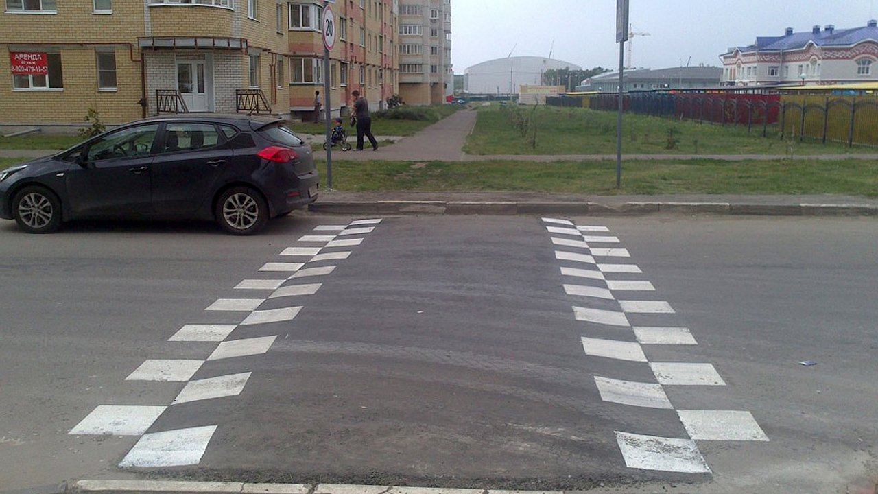 Главная картинка новости: На дорогах Новороссийска появятся 4 новых "лежака" и светофор