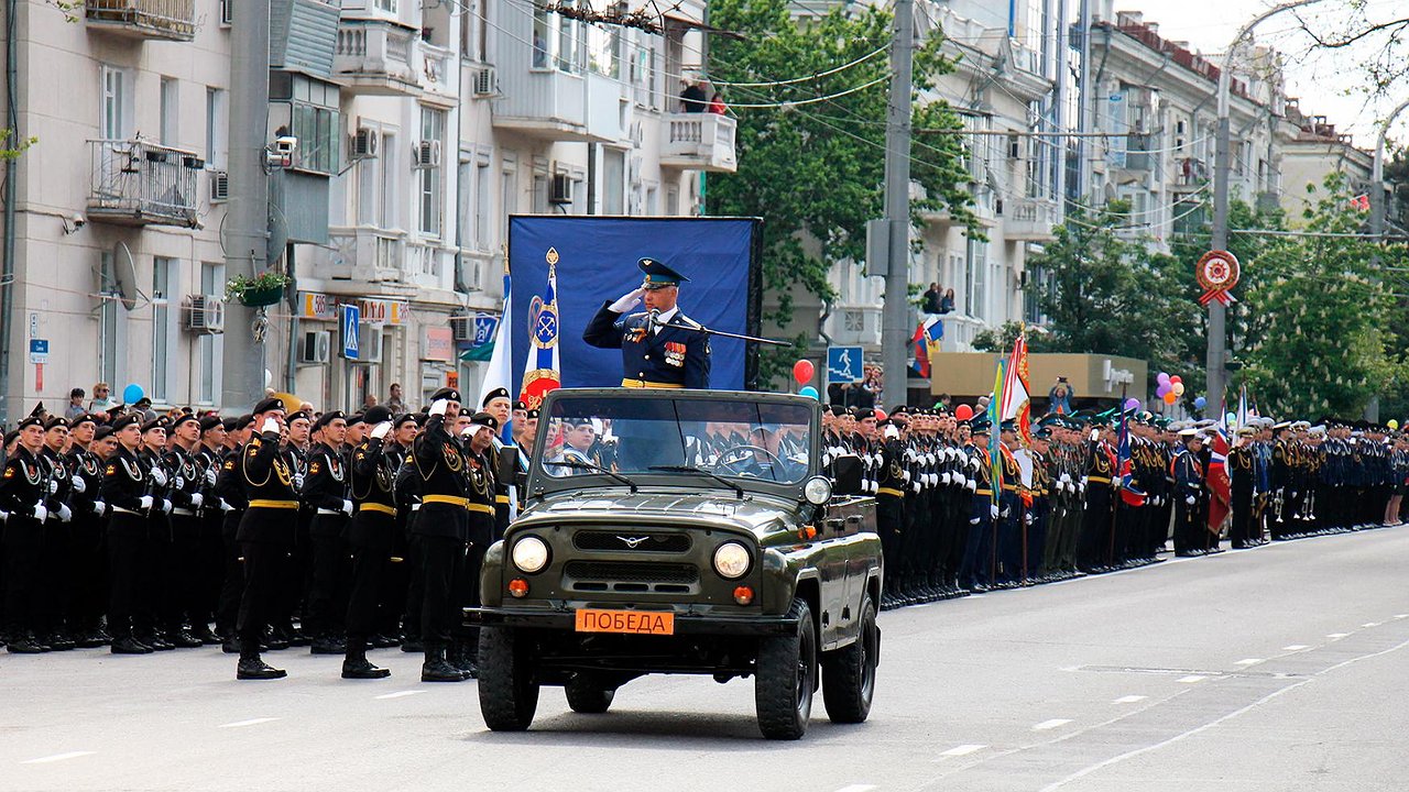 Главная картинка новости: Парад Победы в Новороссийске снова проведут без зрителей