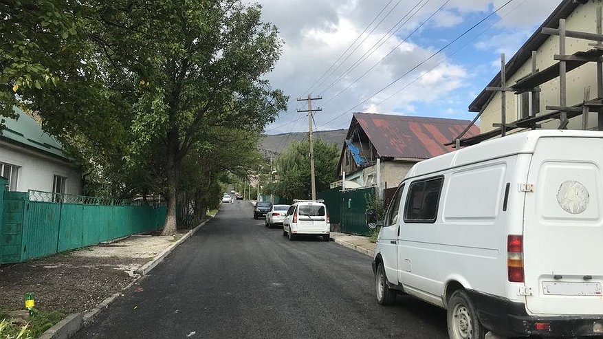 Главная картинка новости: В Новороссийске закончился ремонт 2 улиц. На очереди еще 7 дорог