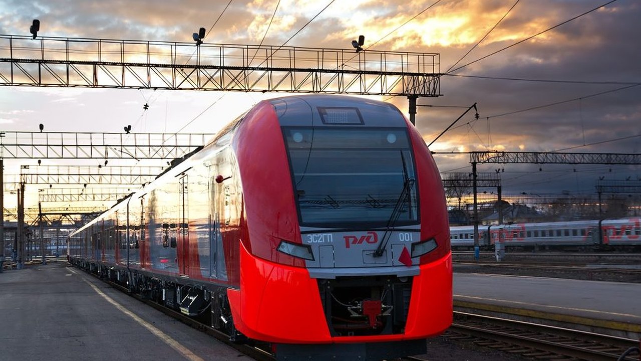 Главная картинка новости: Из-за высокого спроса на билеты РЖД увеличили количество поездов на майские праздники