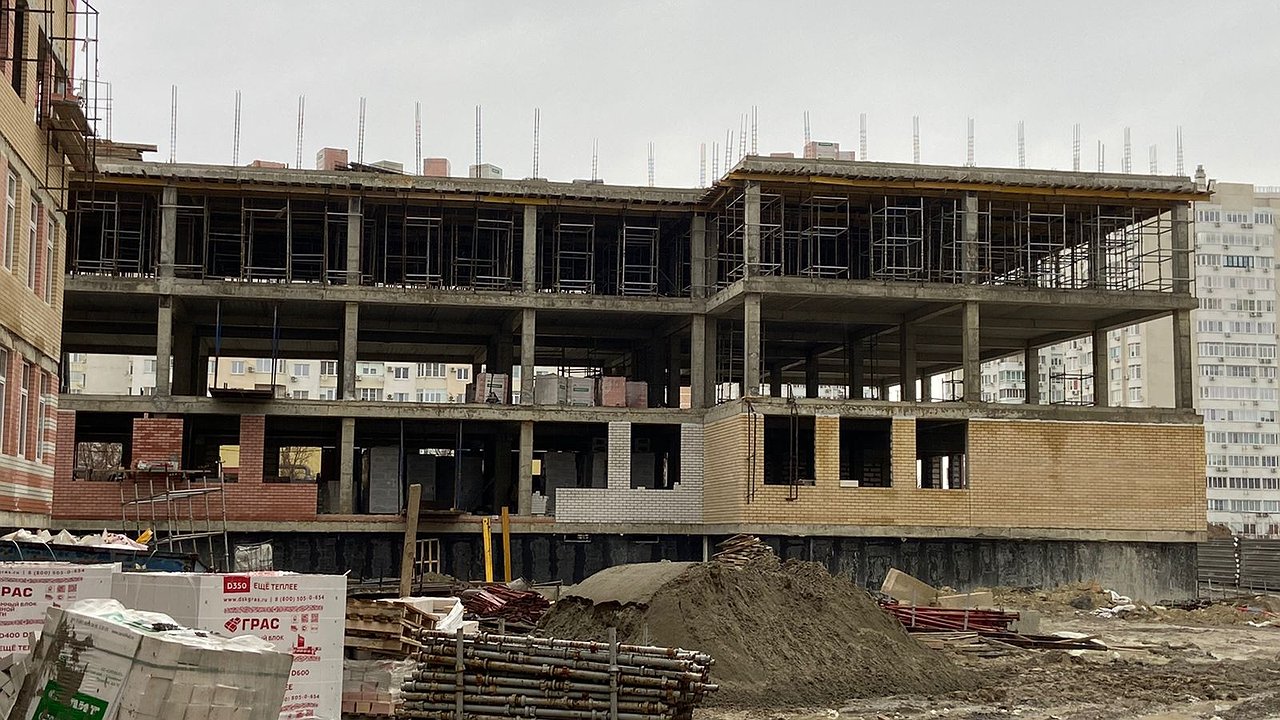 Главная картинка новости: Кто пойдет учиться в новую школу в 16 микрорайоне Новороссийска? Список адресов, закрепленных за учреждением