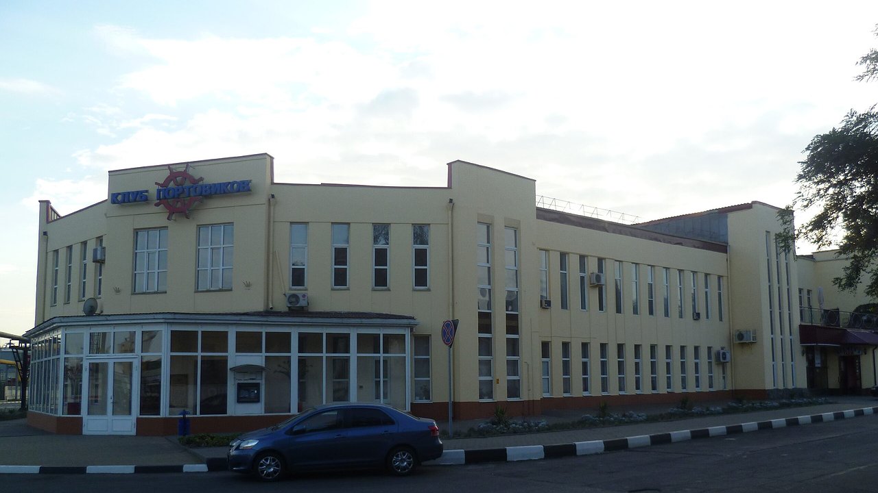 Главная картинка новости: Здание клуба портовиков в Новороссийске ждет капитальный ремонт