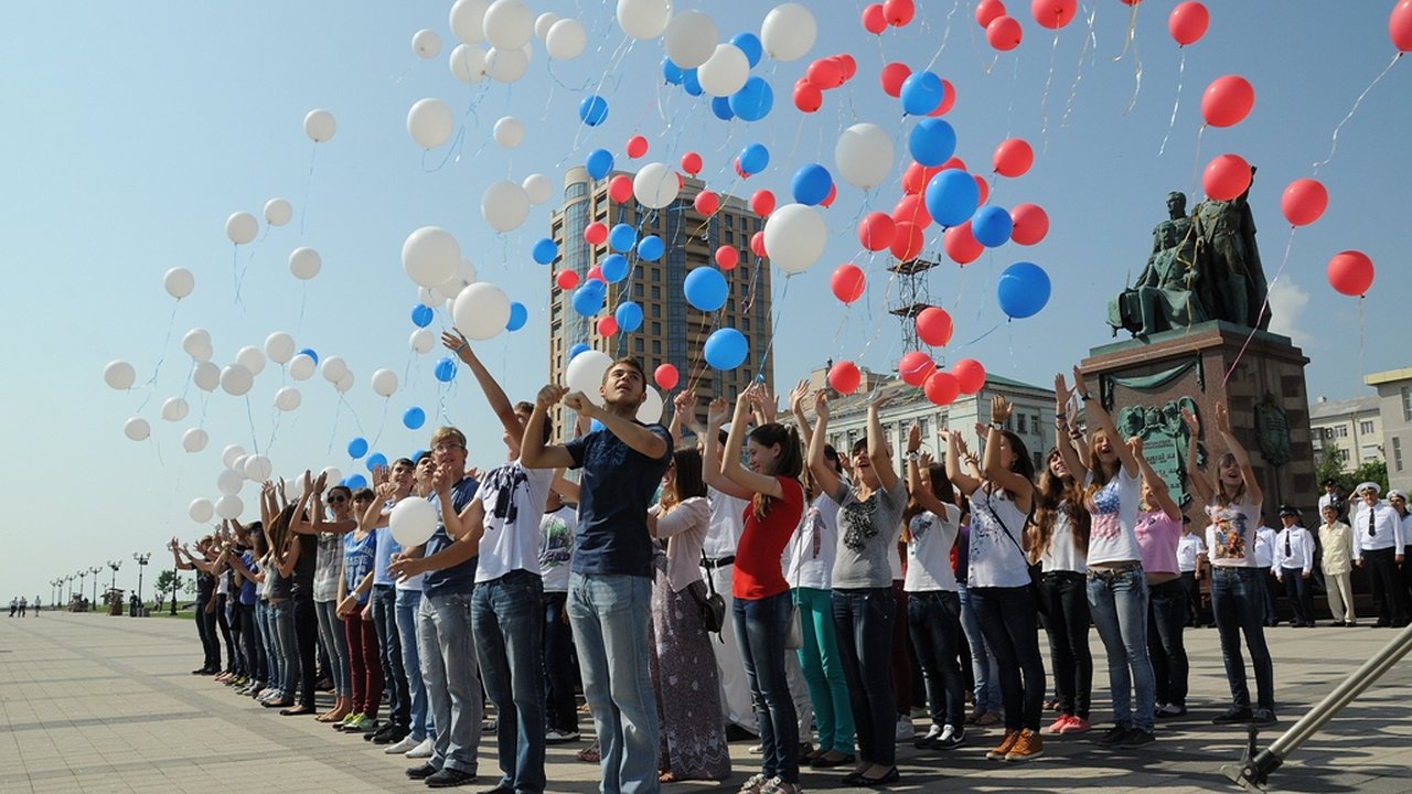 Главная картинка новости: На набережной Новороссийска пройдет заезд в футболках цветов флага России