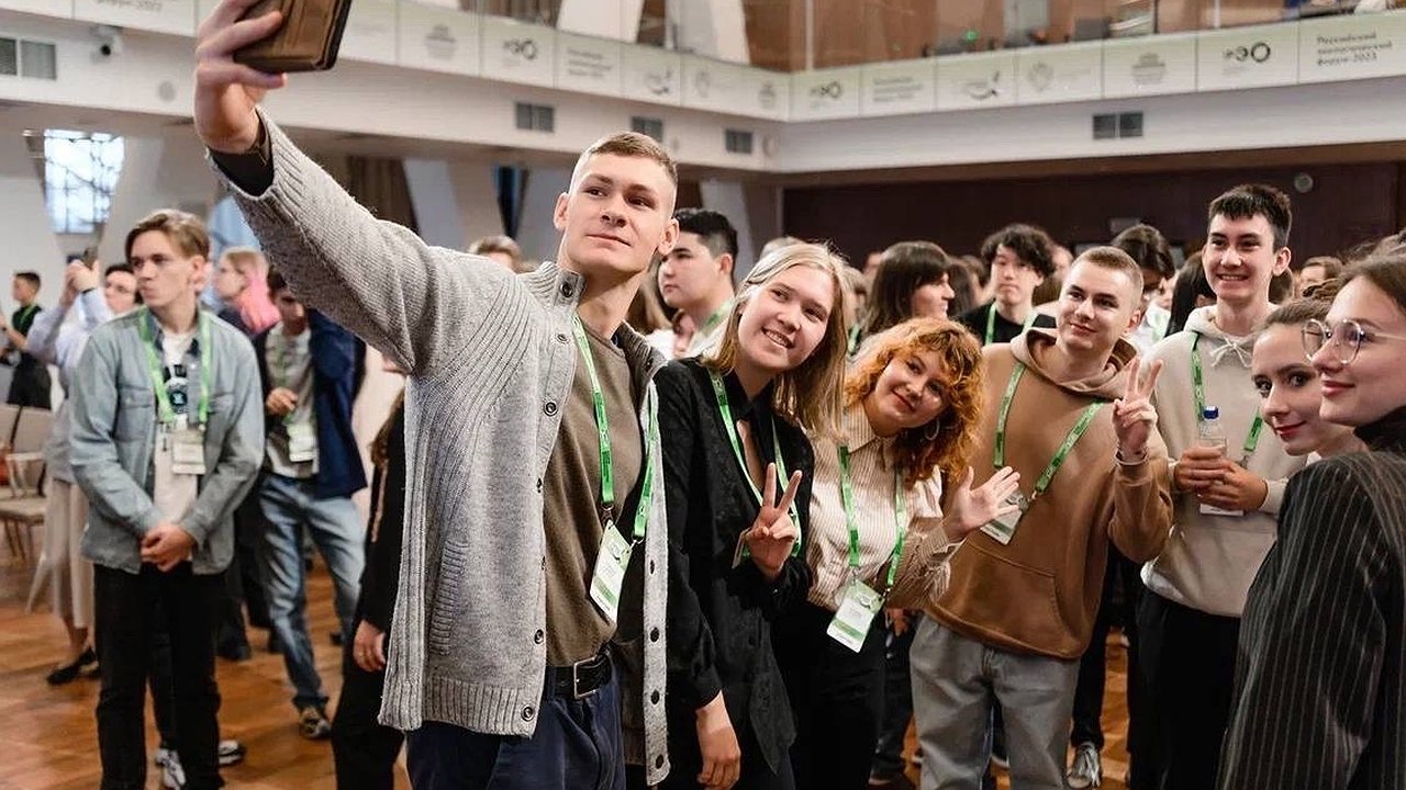 Главная картинка новости: Зеленая повестка: новороссийцы посетили первый Молодежный день РЭФ