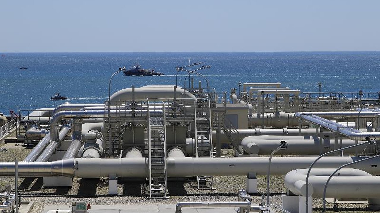 Главная картинка новости: КТК и Роспотребнадзор спорят об ущербе от разлива нефти под Новороссийском