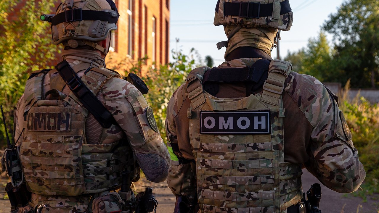 Главная картинка новости: Обеспечение правопорядка, спецмероприятия, обезвреживание снарядов и многое другое. Как работает ОМОН на Кубани?