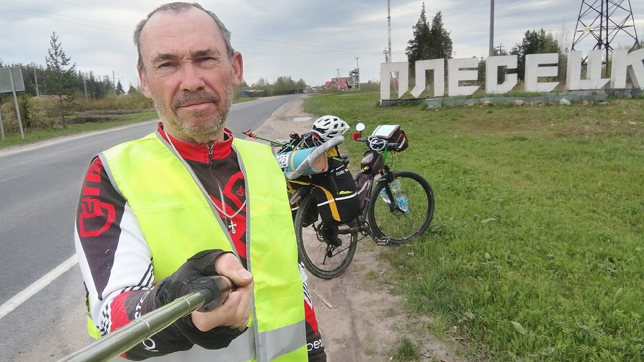 Главная картинка новости: Новороссиец проехал более 4 тысяч километров из Архангельска на велосипеде