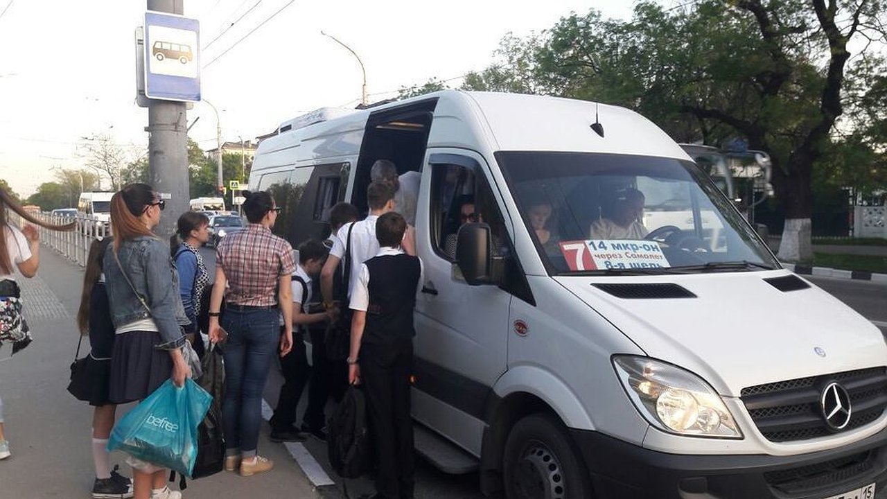 Главная картинка новости: Новороссийцы чаще жалуются на общественный транспорт, а что делают чиновники?