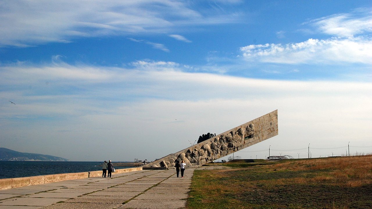 Главная картинка новости: Власти Новороссийска объяснили появление кафе на Малой земле