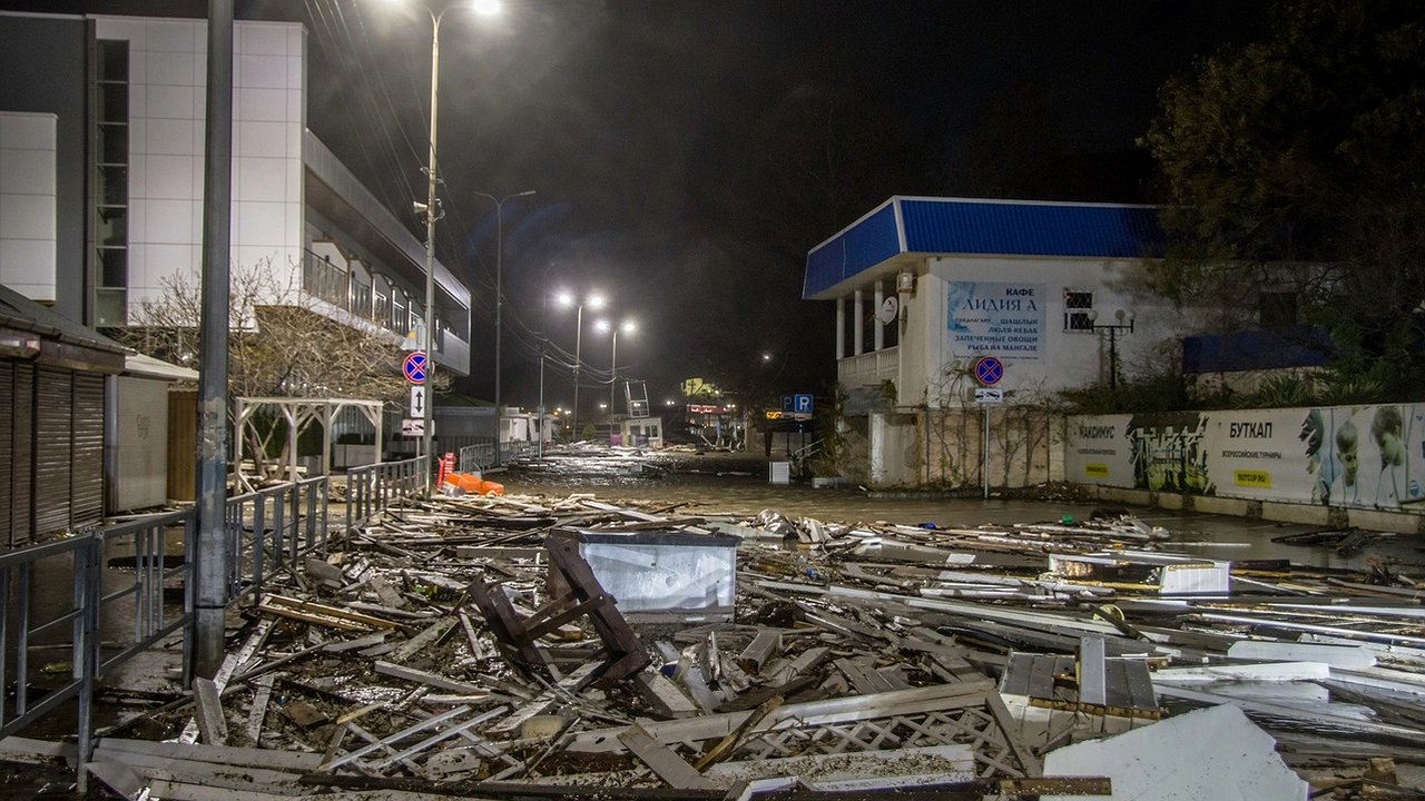Главная картинка новости: Рука на пульсе: в Новороссийске продлили режим повышенной готовности