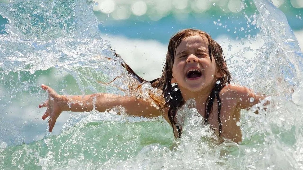 Главная картинка новости: Как парное молоко. Температура воды на Черноморском побережье поднялась до самых комфортных отметок