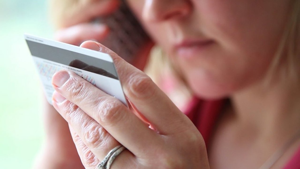 Главная картинка новости: Лжеброкеры выудили у жительницы Новороссийска 180 тысяч рублей