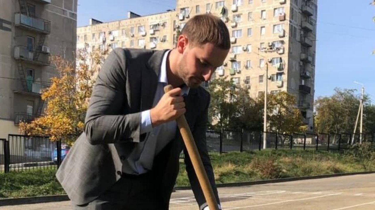 Главная картинка новости: Спасенный в пригороде Новороссийска можжевельник высаживают около школ, детсадов и колледжей