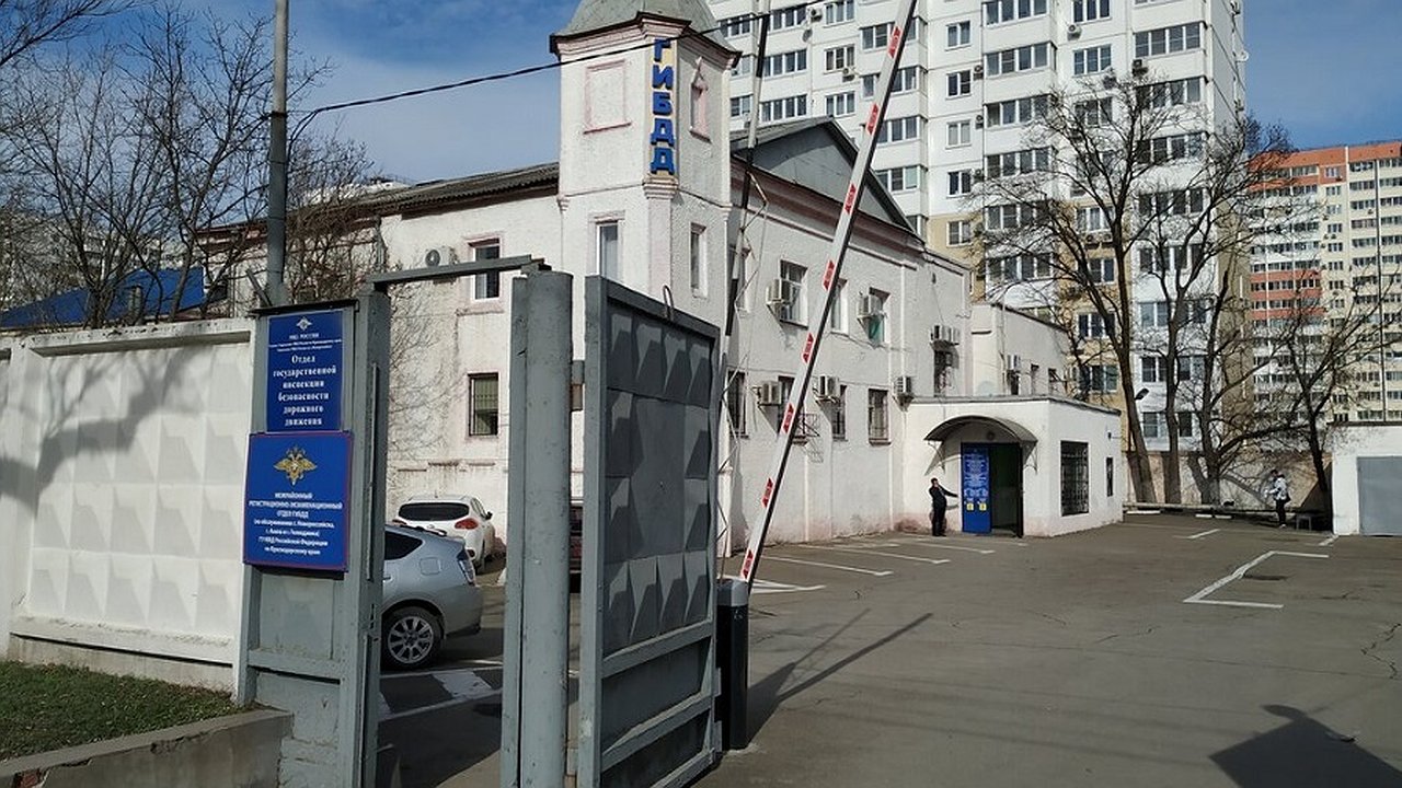 Главная картинка новости: В новогодние праздники изменится график работы ГИБДД Новороссийска