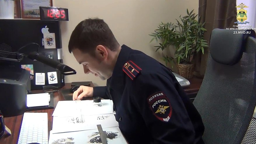 Главная картинка новости: Полицейские Новороссийска задержали приезжего, который планировал делать закладки
