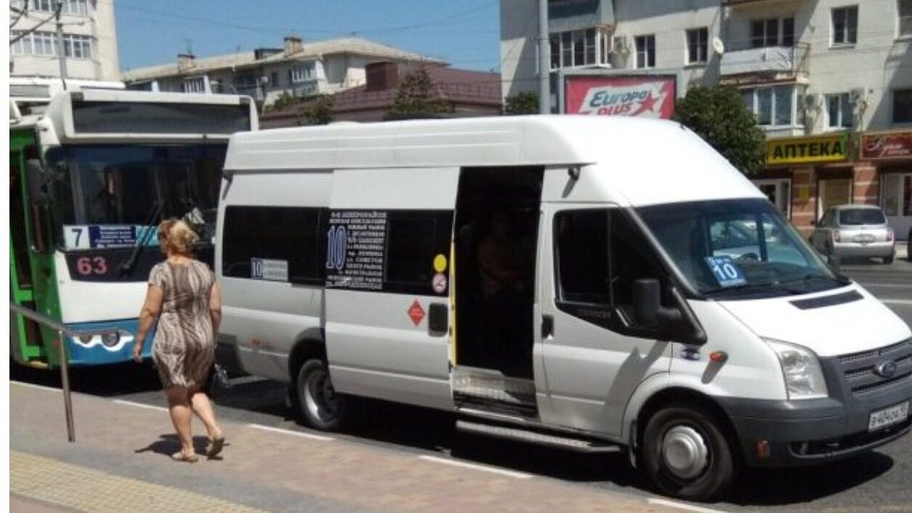 Главная картинка новости: На машине, на маршрутке, на велосипеде, пешком. Как удобнее передвигаться по Новороссийску?