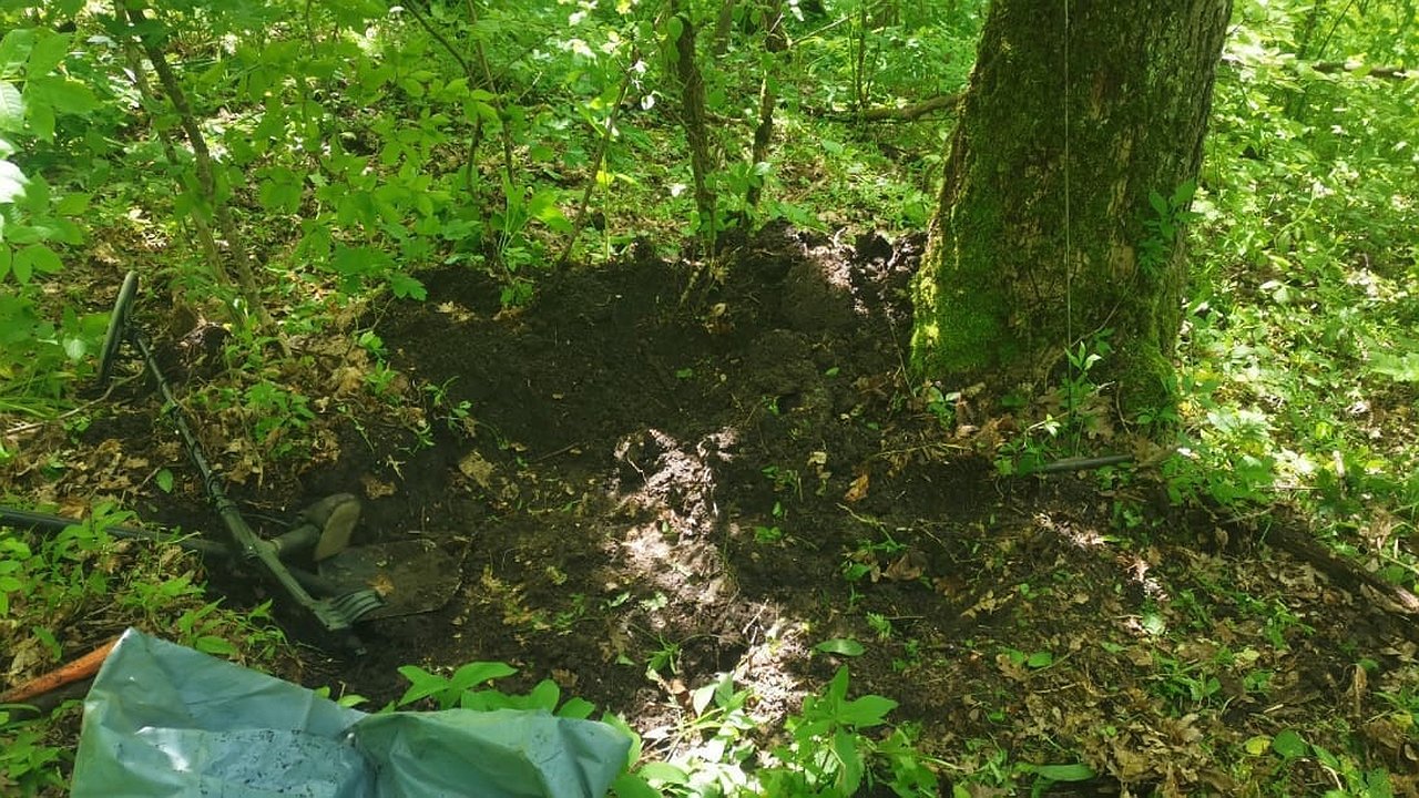 Главная картинка новости: Под Новороссийском поисковики нашли останки красноармейца и установили его имя