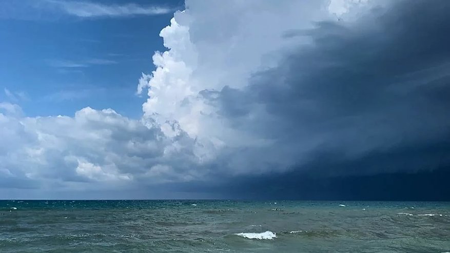 Главная картинка новости: Вода в Черном море станет безопасной для купания только к концу августа