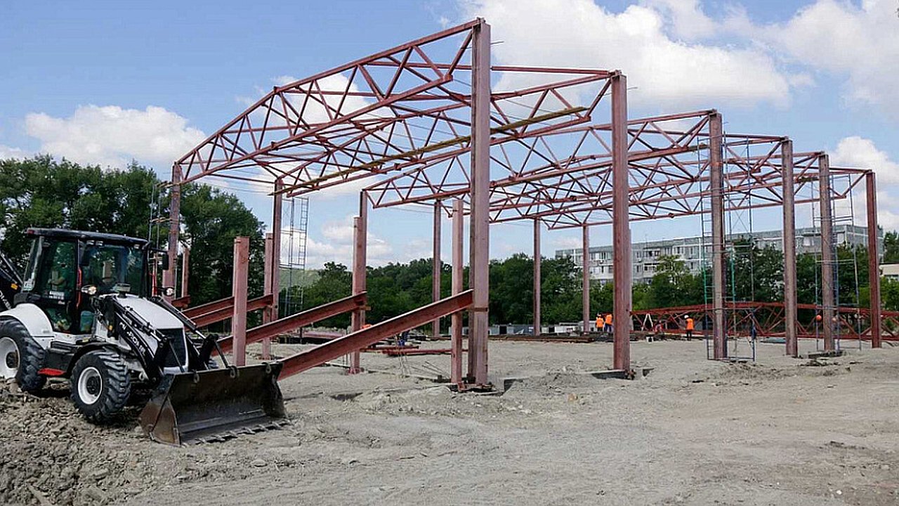 Главная картинка новости: В этом году под Новороссийском достроят спорткомплекс и офис ВОП