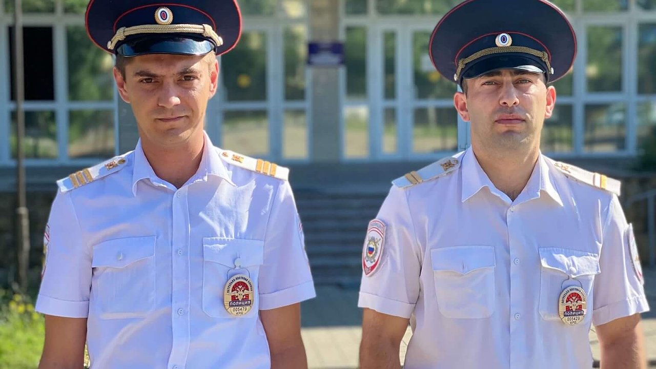 Главная картинка новости: Новороссийские полицейские, которые помогли роженице, участвуют в проекте «Поступок 2021»