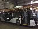 Троллейбусы Новороссийска украшают к Новому году