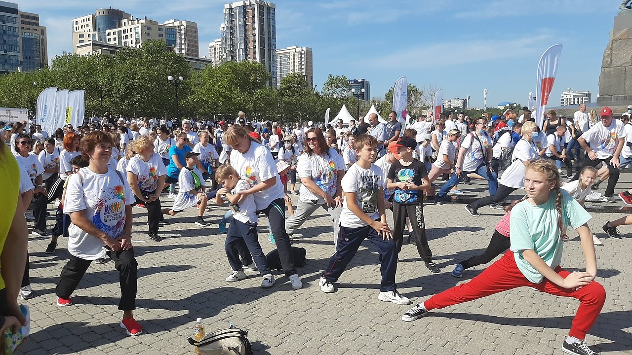 Главная картинка новости: По утрам на набережной Новороссийска проводят тренировки