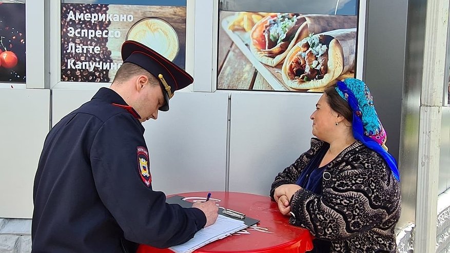 Главная картинка новости: В Новороссийске составили 54 протокола за незаконный оборот алкоголя и табака