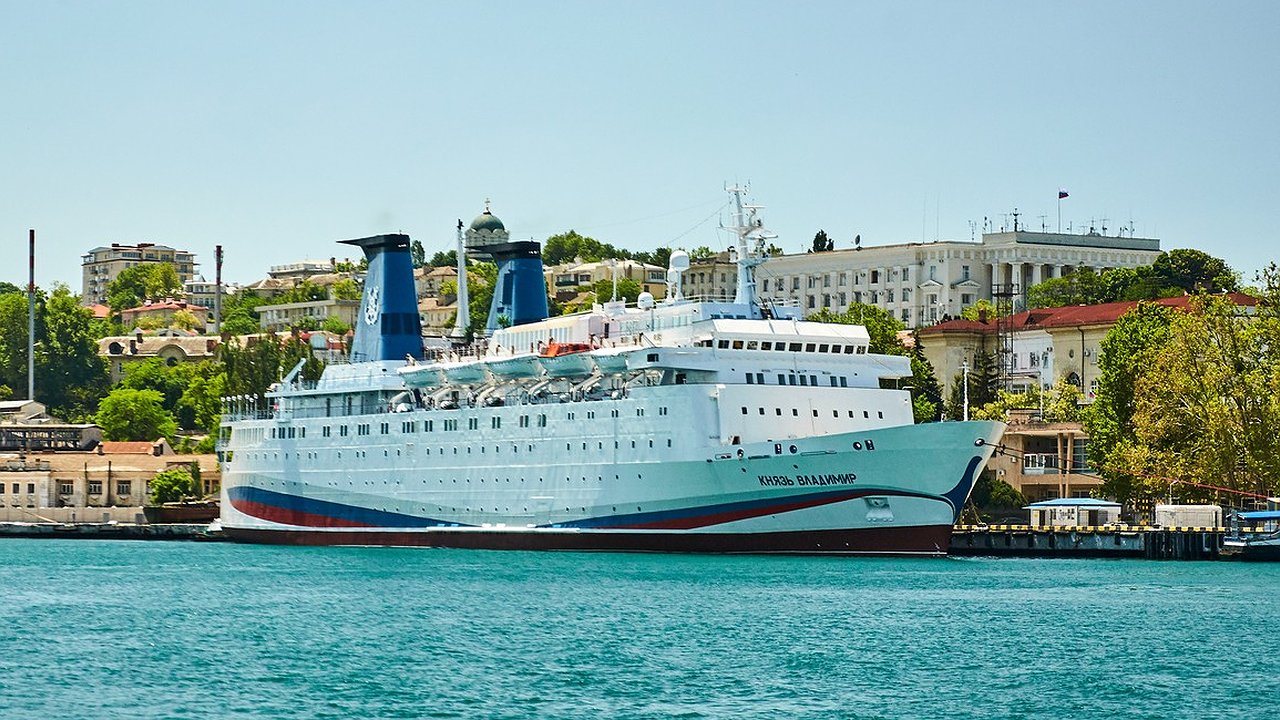 Главная картинка новости: Новороссийцы смогут отправиться в круиз на один день на лайнере «Князь Владимир»