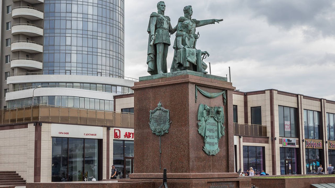 Главная картинка новости: У памятника Отцам-основателям Новороссийска хотят установить трибуны